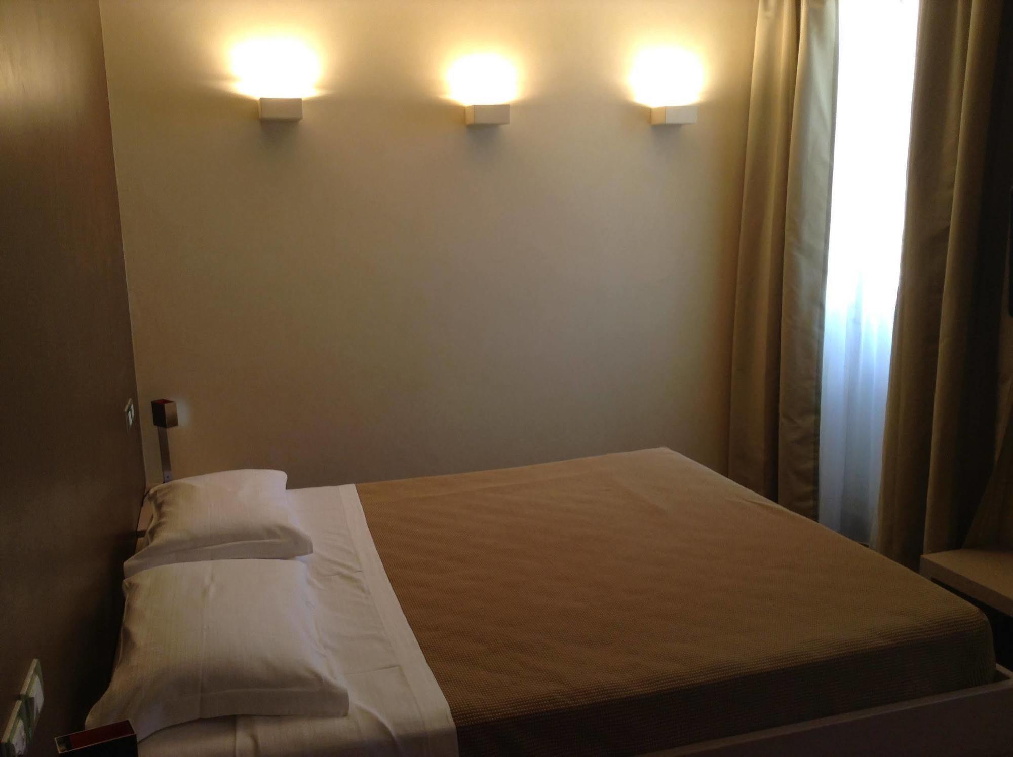 City Hotel Варезе Экстерьер фото