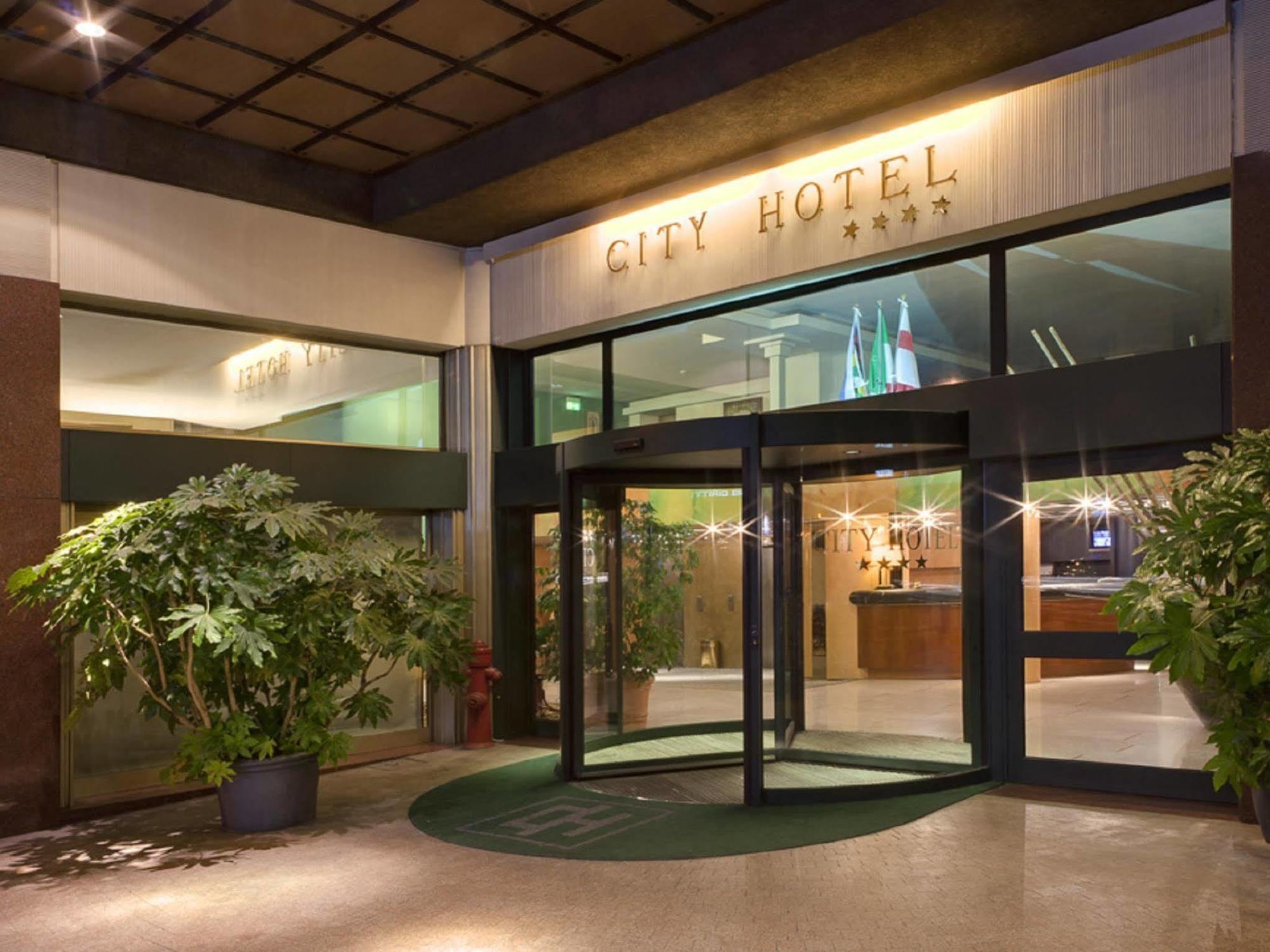 City Hotel Варезе Экстерьер фото