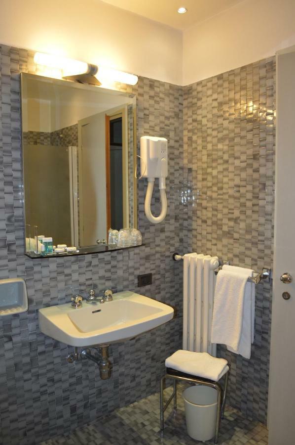 City Hotel Варезе Экстерьер фото